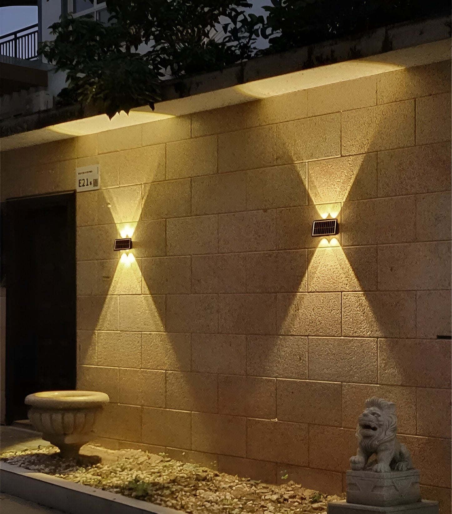 Frendorf | DualLit Gartenbeleuchtung - Wasserdichte LED Solarlampe Garten - Up & Down Außenbeleuchtung