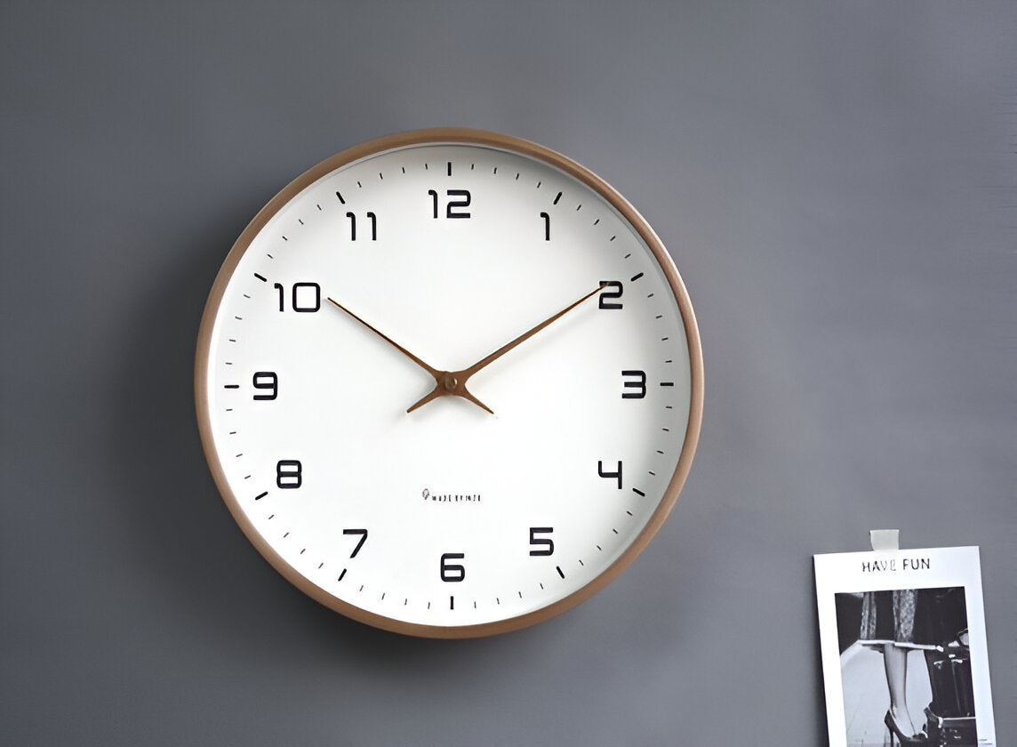 Frendorf | EleQuartz Uhr - Runde Wanduhr - Nordische Holz Wanduhr