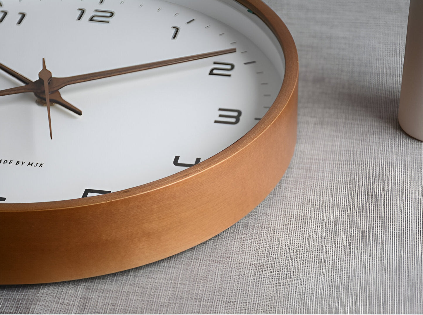 Frendorf | EleQuartz Uhr - Runde Wanduhr - Nordische Holz Wanduhr