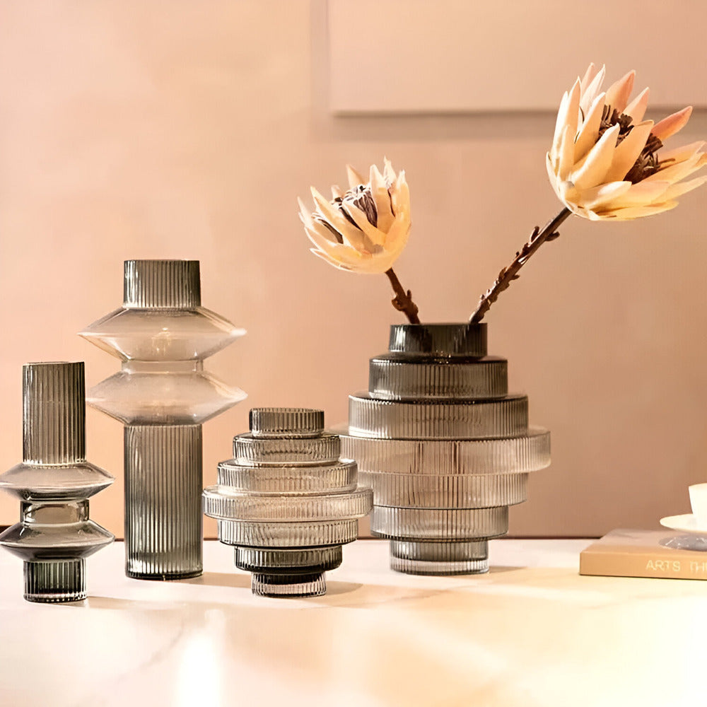 Frendorf | Elegante Amberglas-Vase - Zeitgenössisches Dekorationsstück für stilvolle Wohnräume