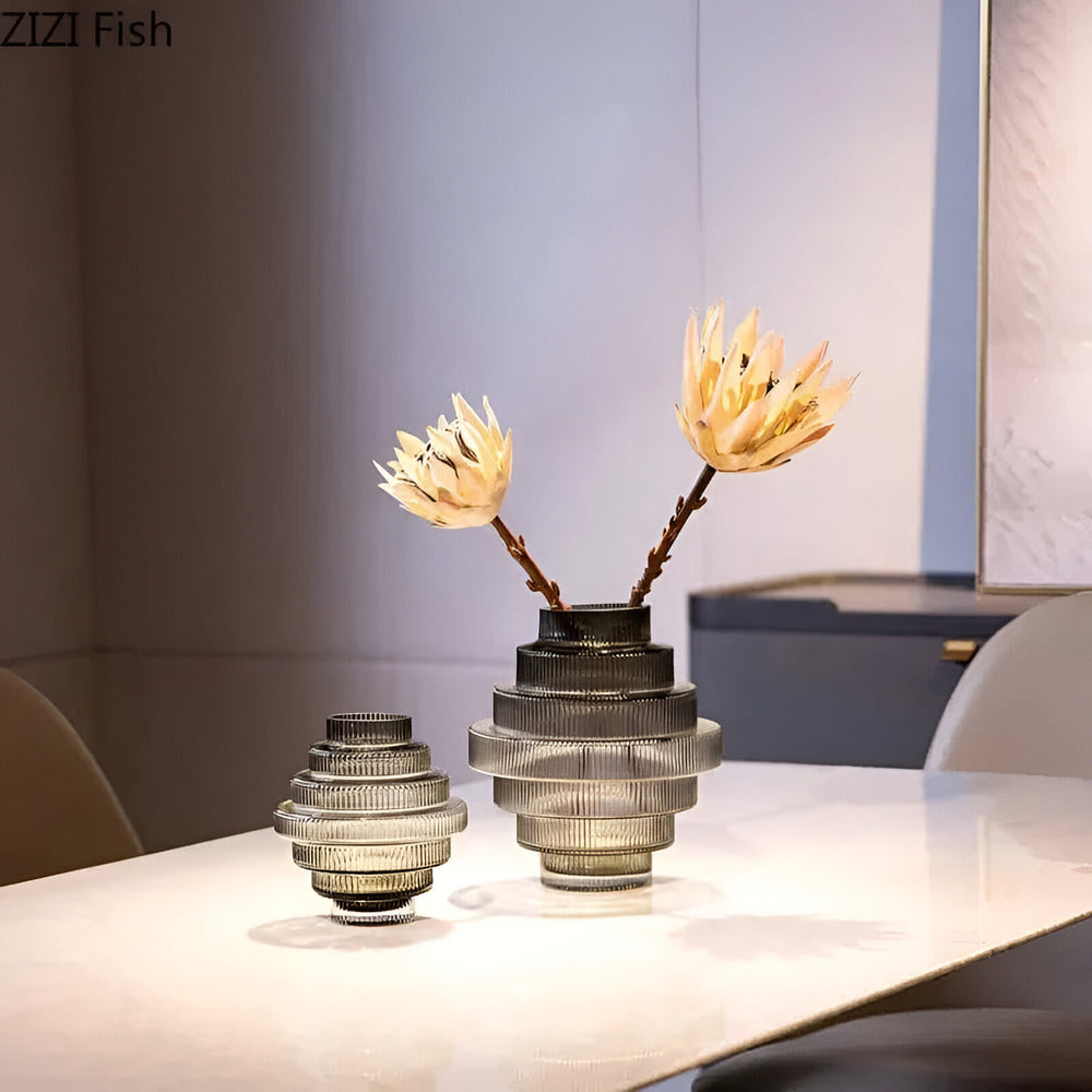 Frendorf | Elegante Amberglas-Vase - Zeitgenössisches Dekorationsstück für stilvolle Wohnräume