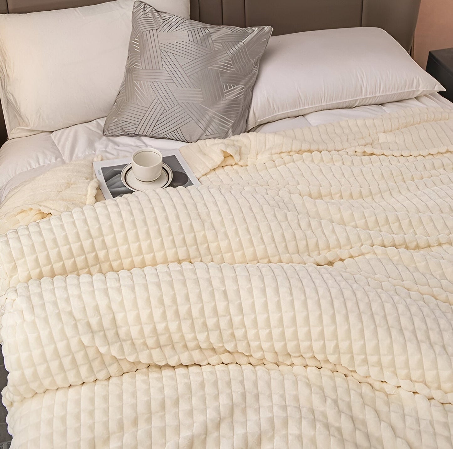 EliteWave Plaid - Ultrafluffy strukturierte korallfarbene Fleece-Decke