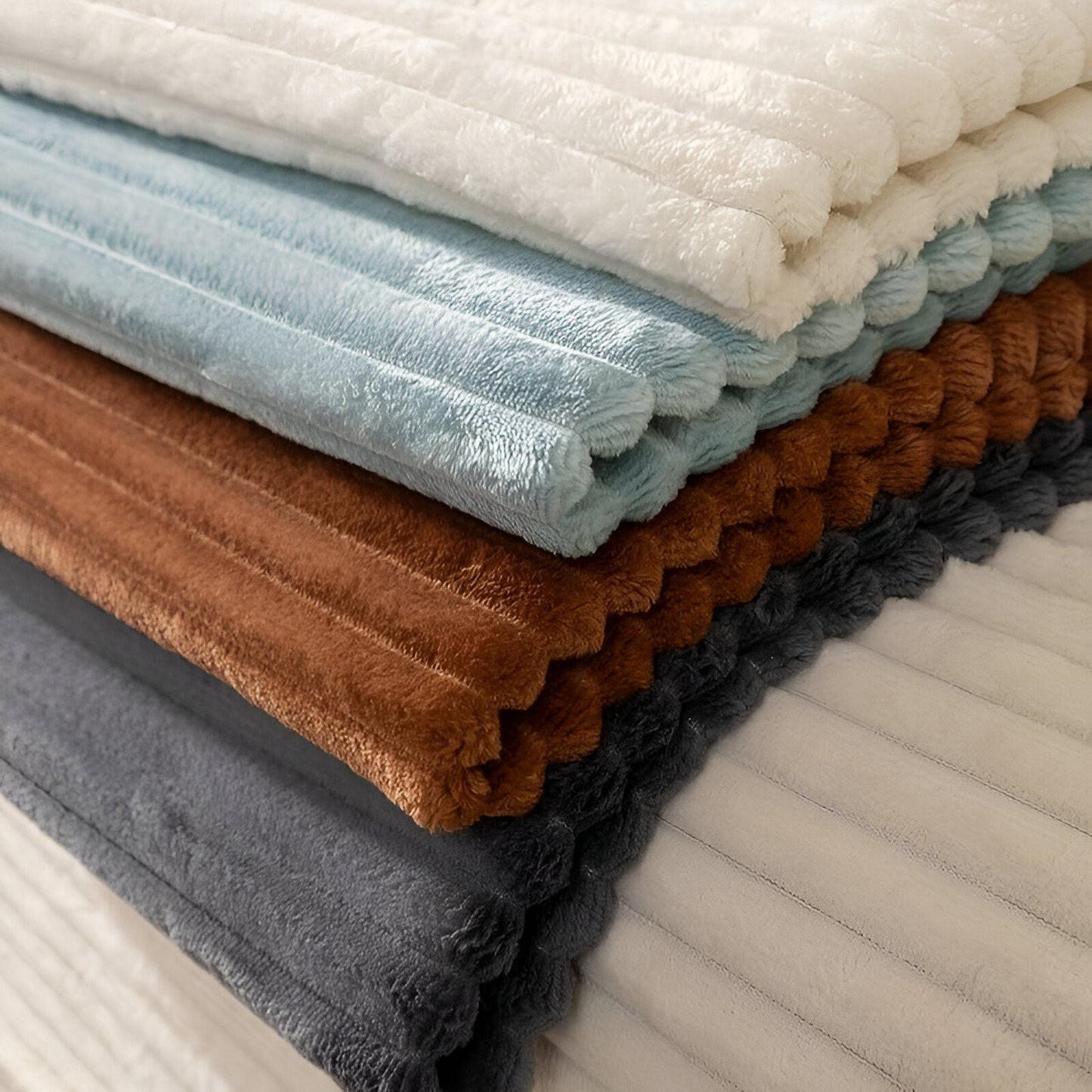 FiberWrap Sofa Bezug - Gestreifter Dicker Plüsch, Kratzfest und Rutschfest Sofa Schutz