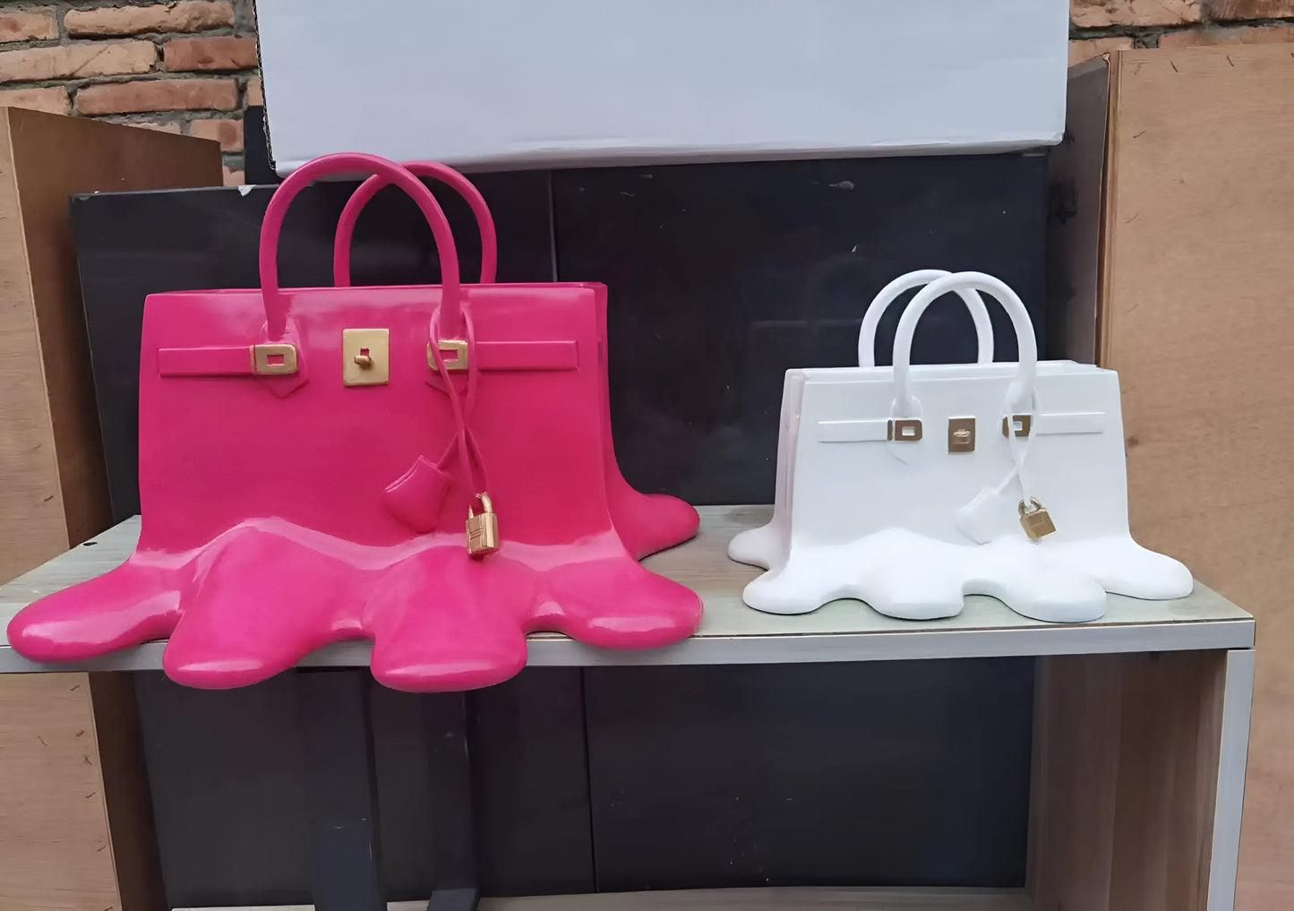 Frendorf | LuxuPurse Vasen - Stilvolle Blumentaschenvase aus Harz