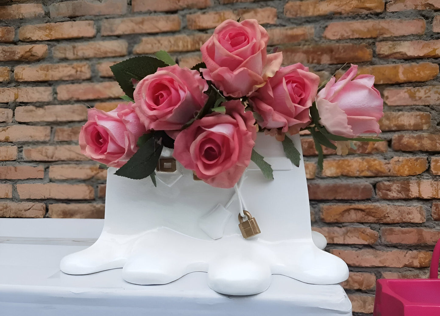 Frendorf | LuxuPurse Vasen - Stilvolle Blumentaschenvase aus Harz