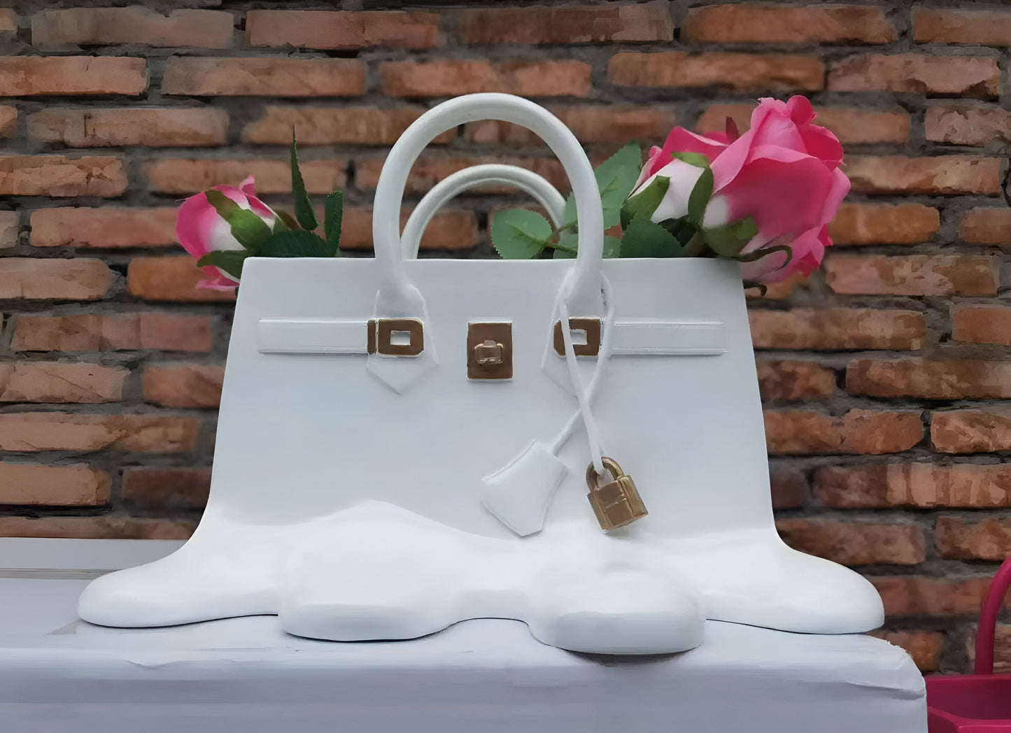 Frendorf | LuxuPurse Vasen - Stilvolle Blumentaschenvase aus Harz