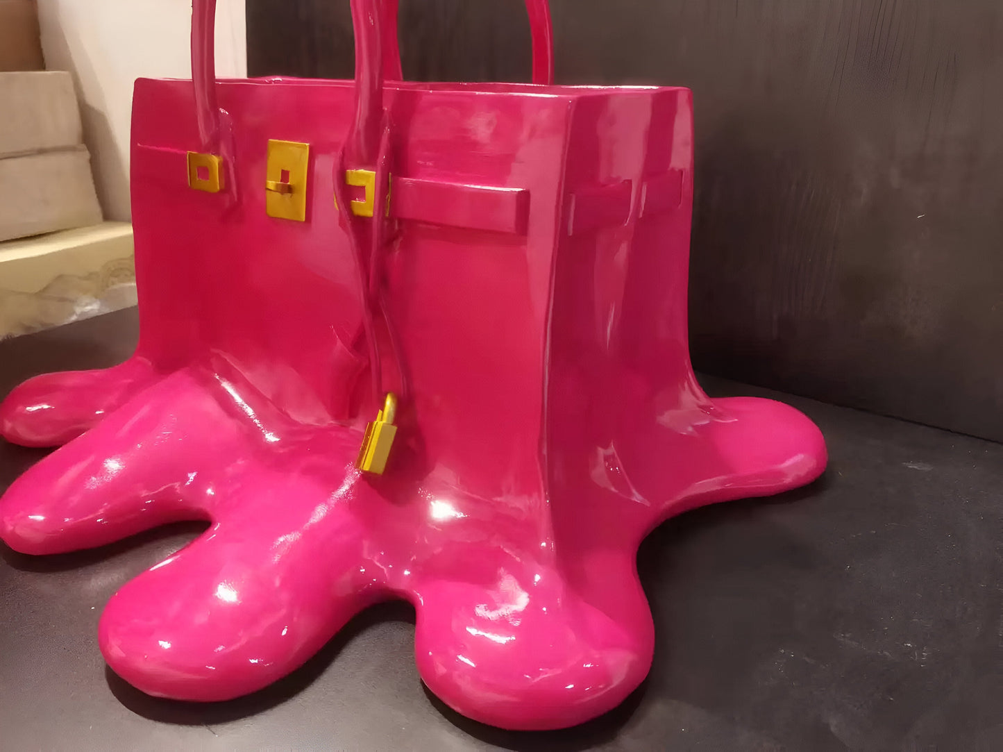 Frendorf | LuxuPurse Vasen - Stilvolle Blumentaschenvase aus Harz