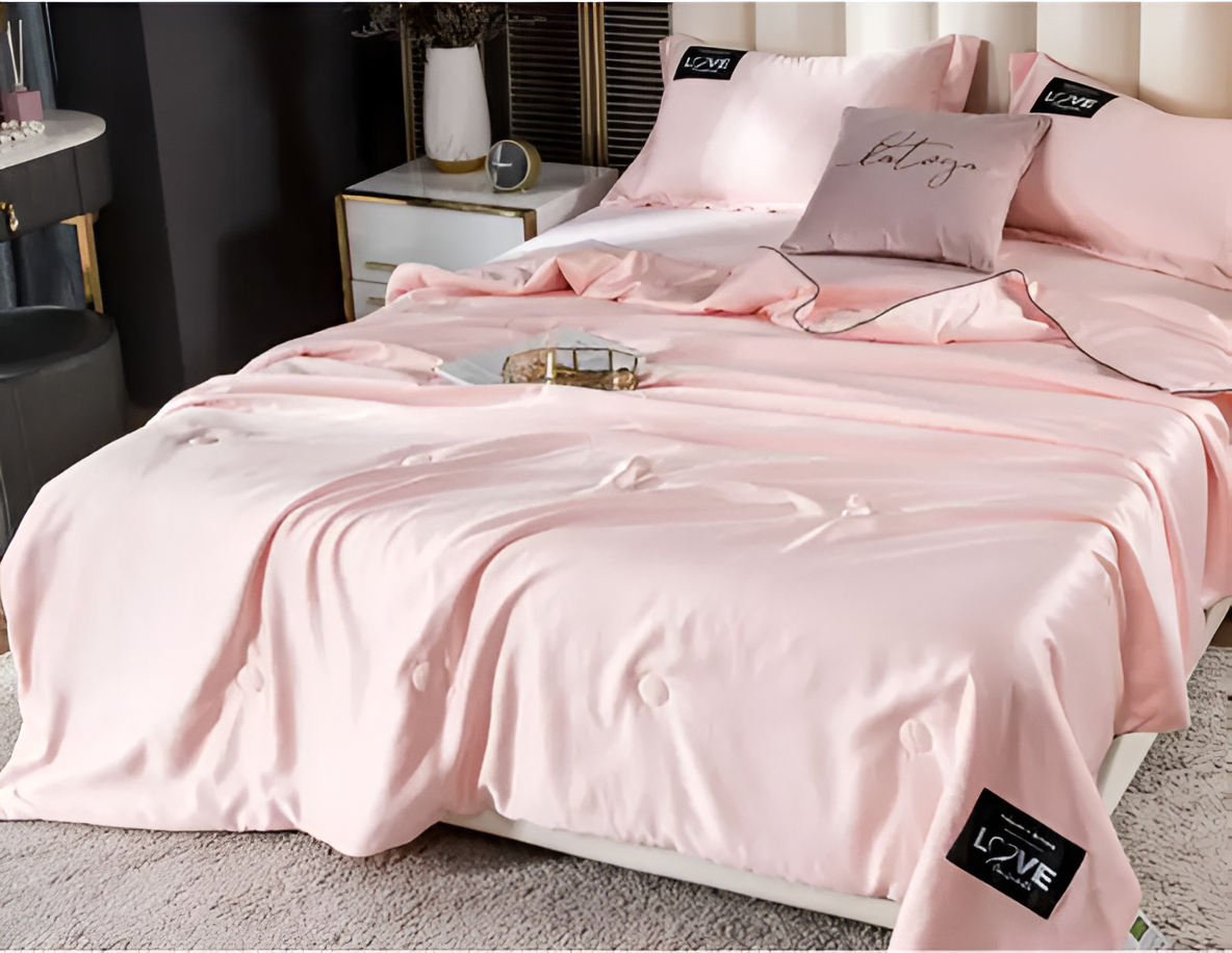 SilkyLux Bettdecke - Weiche & Atmungsaktive Satin Seiden Bettwäsche für Ganzjährigen Komfort