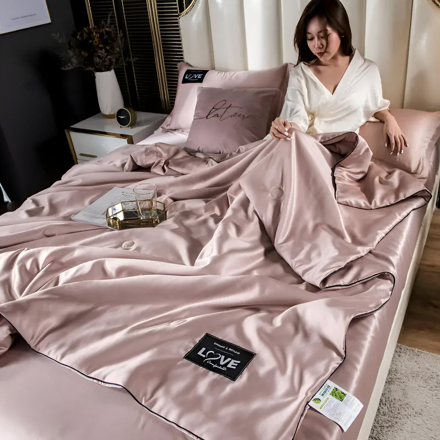 SilkyLux Bettdecke - Weiche & Atmungsaktive Satin Seiden Bettwäsche für Ganzjährigen Komfort