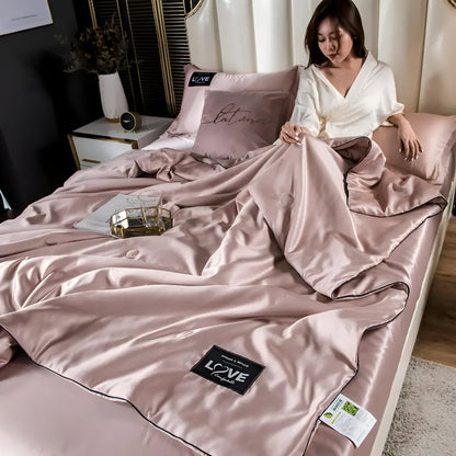 SilkyLux Bettdecke - Weiche & Atmungsaktive Satin Seiden Bettwäsche für Ganzjährigen Komfort