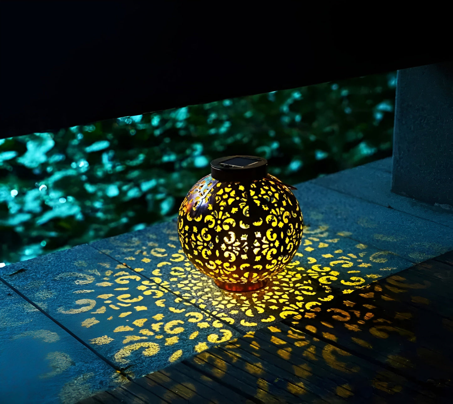 SolarGlow - Vintage Solar-powered Outdoor Light - Waterproof Outdoor Light