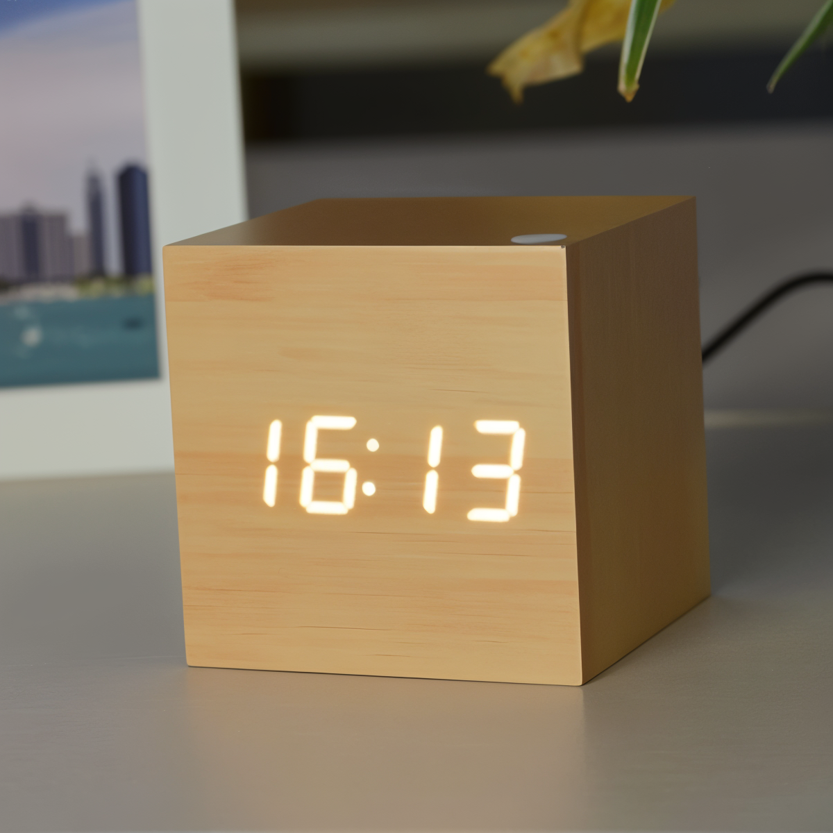 Digitale LED-Wecker - Würfeluhr - Holzuhr