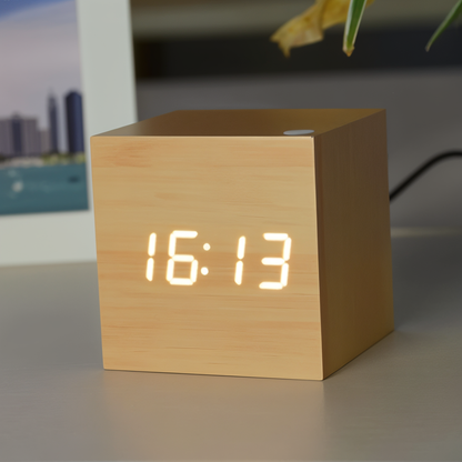 Digitale LED-Wecker - Würfeluhr - Holzuhr