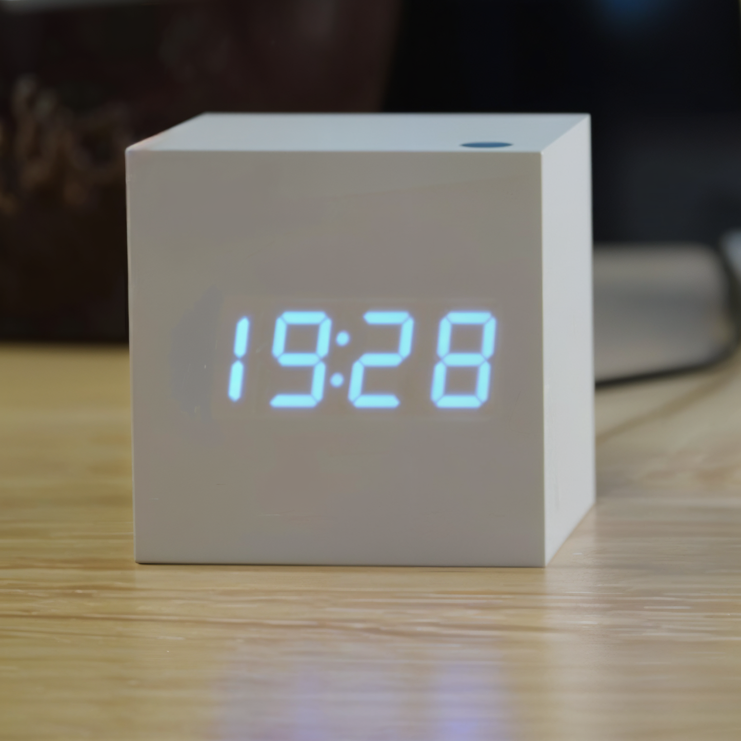 Digitale LED-Wecker - Würfeluhr - Holzuhr