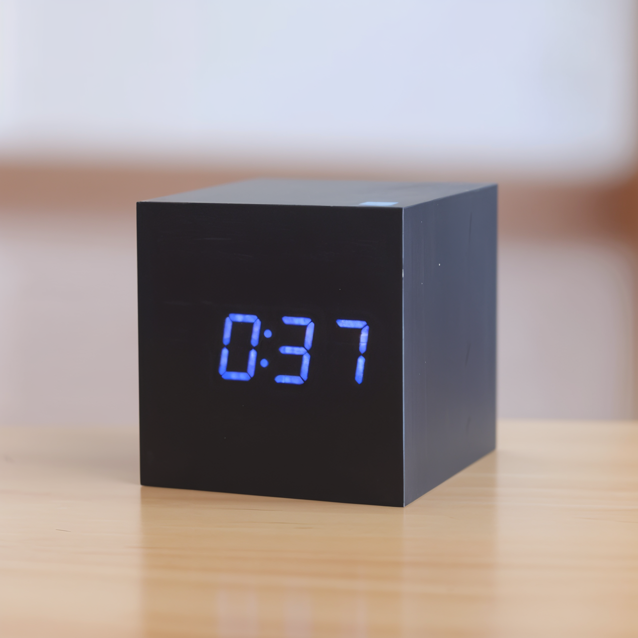 Digitale LED-Wecker - Würfeluhr - Holzuhr