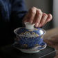 Heiß handbemalte blaue und weiße Porzellan Gaiwan Teetasse chinesisches Kung Fu Teeset Teewaren Tee Zubehör Wohn- und Bürotischdekoration