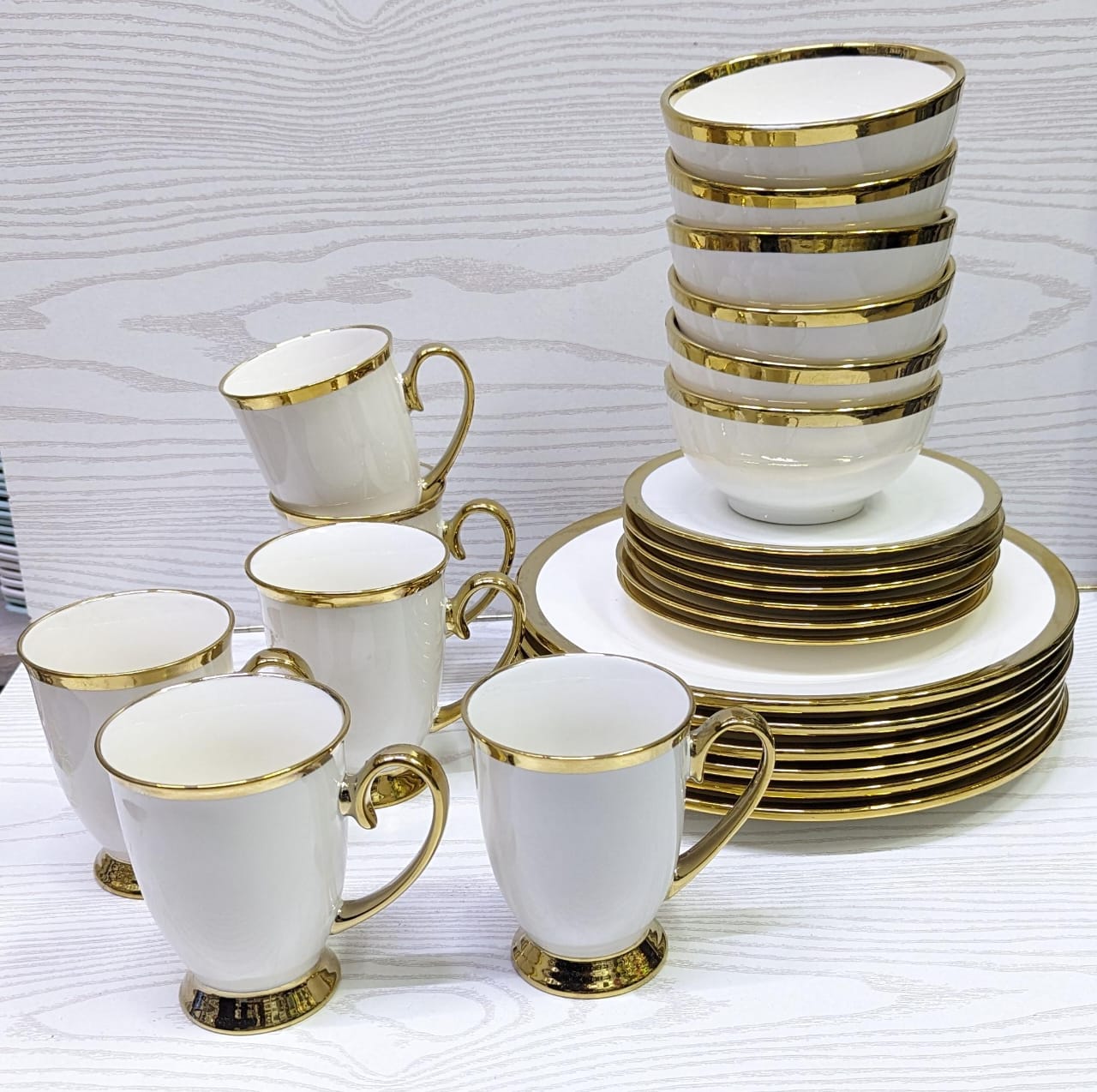 24-teiliges Keramisches Dinner-Set mit goldenem Rand