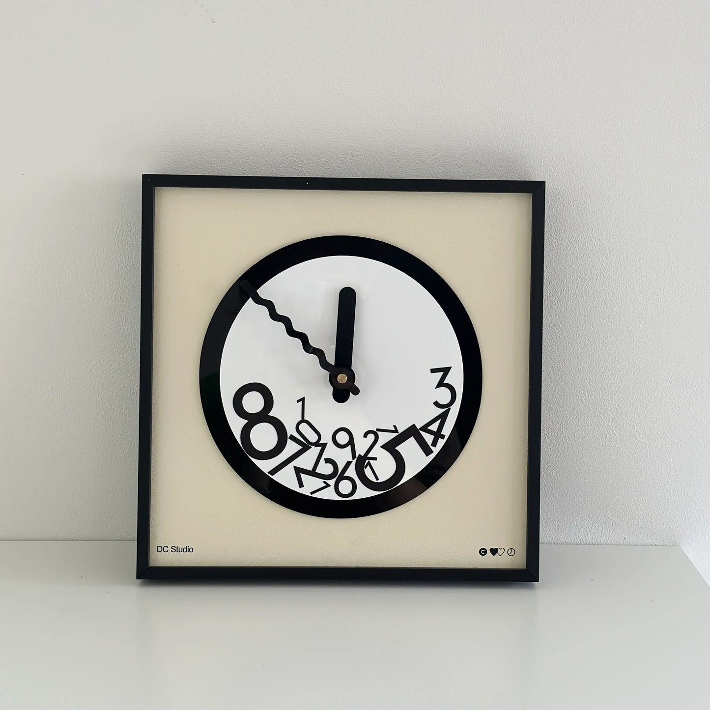 Falling Numbers Wanduhr
