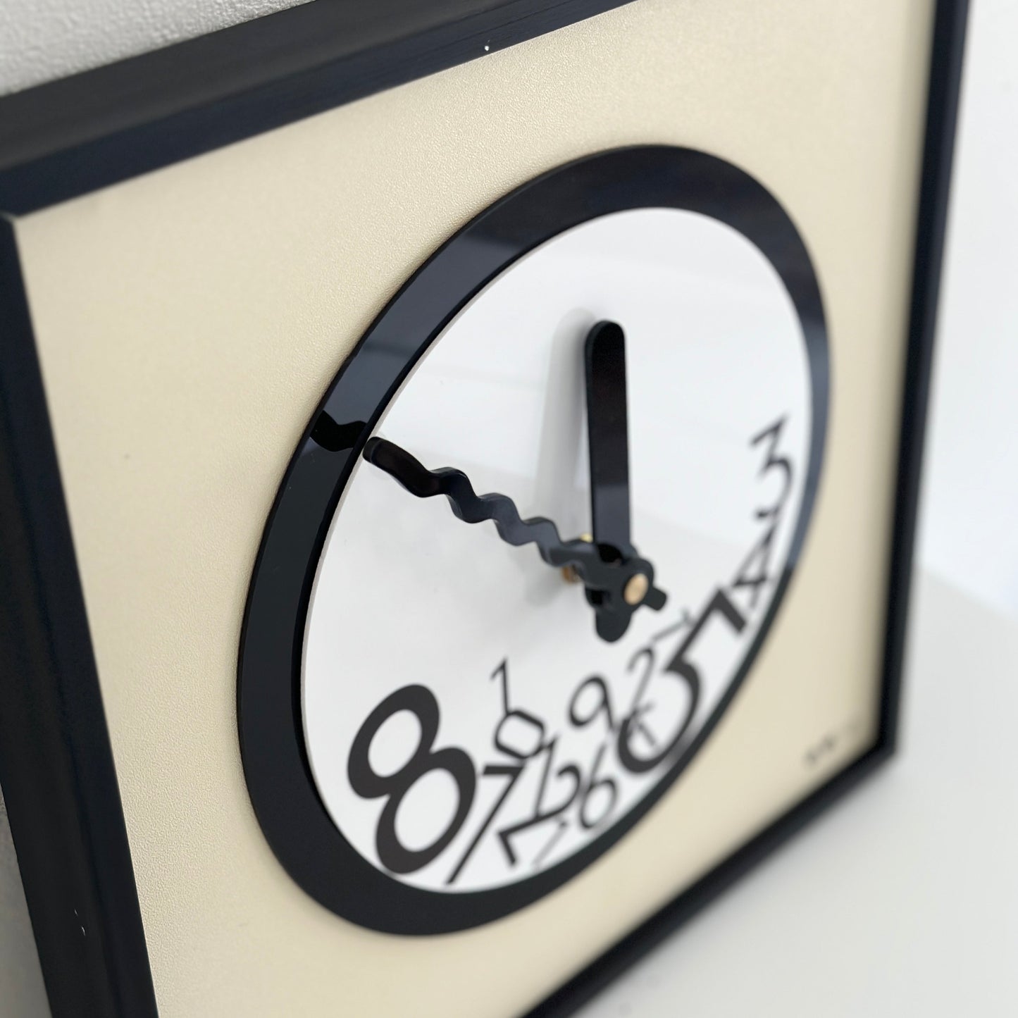 Falling Numbers Wanduhr