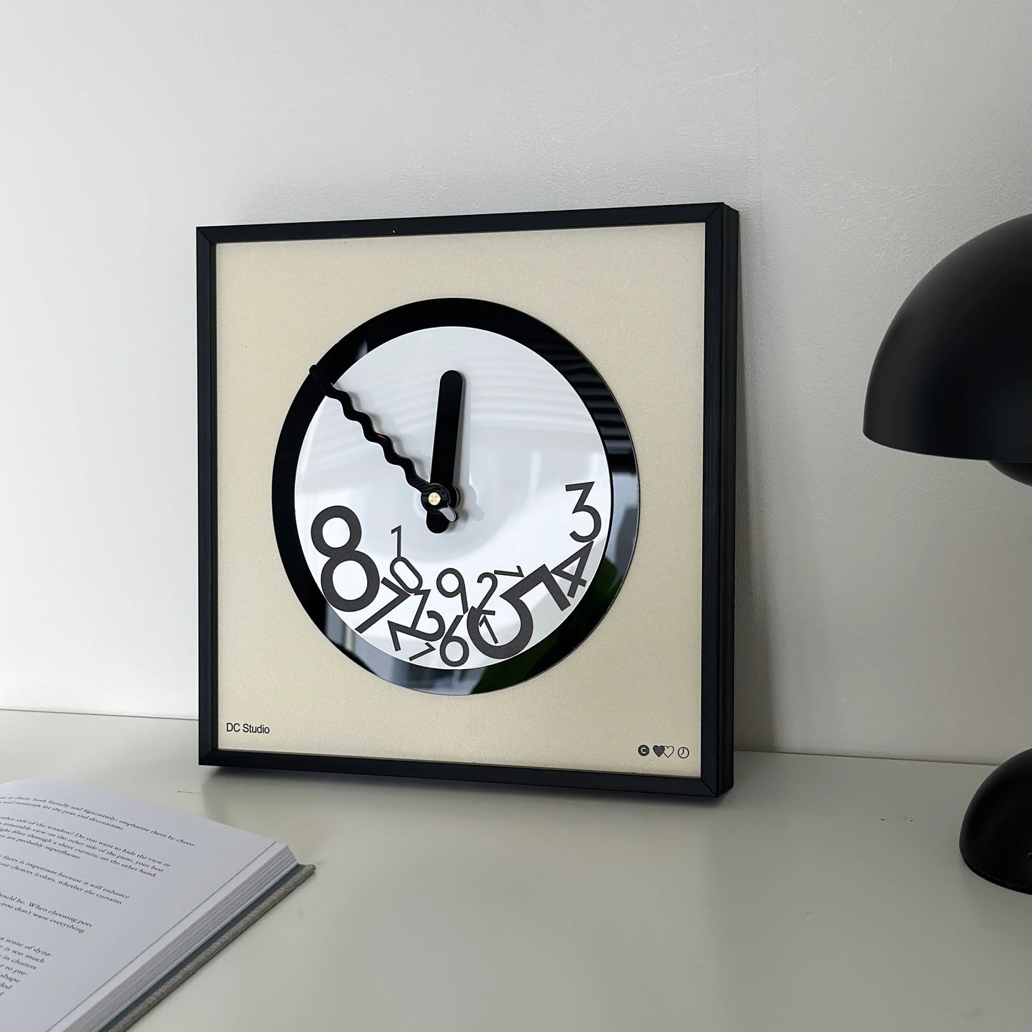 Falling Numbers Wanduhr