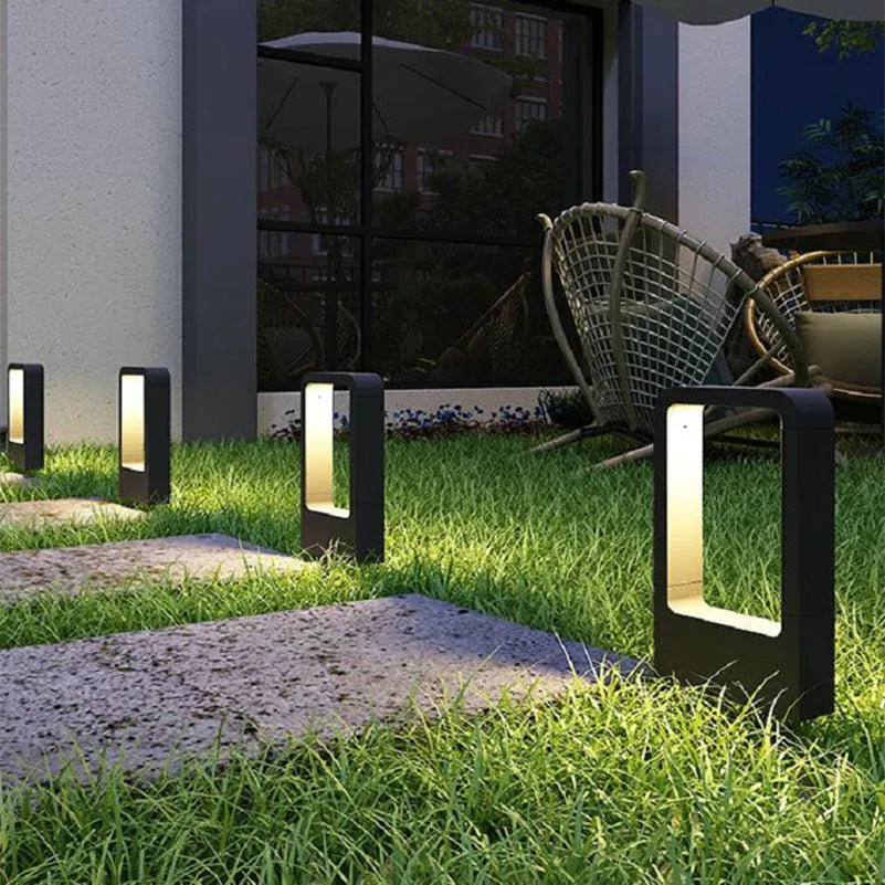 AluGlanz – Moderne Aluminium-Stehlampe