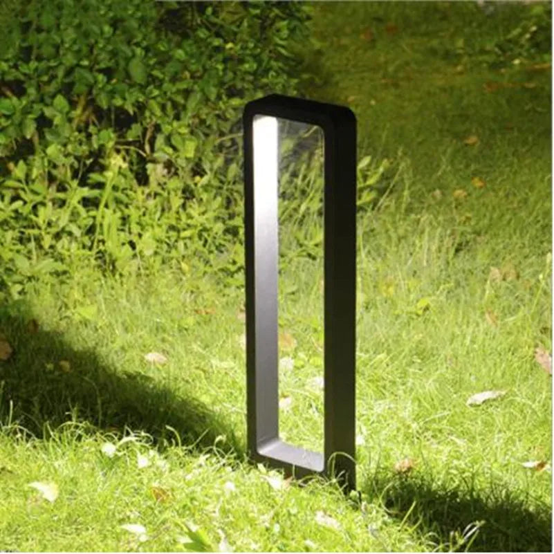 AluGlanz – Moderne Aluminium-Stehlampe