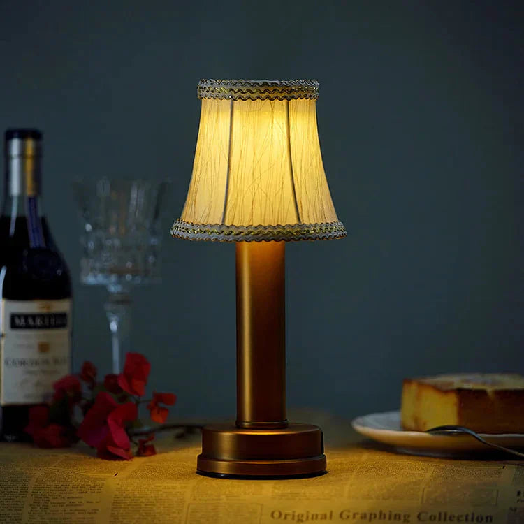 Kabellose Led-Tischlampe Aus Metall Mit Seide