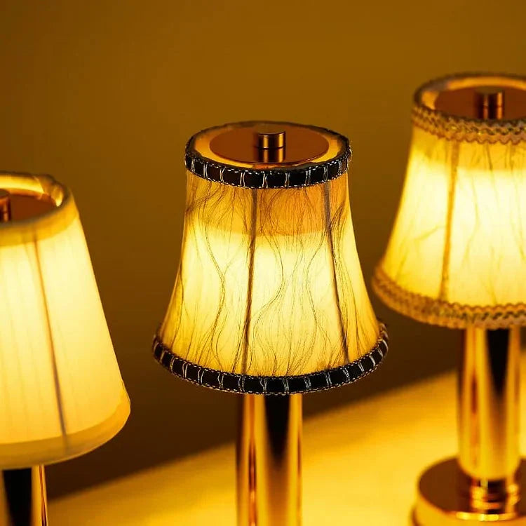Kabellose Led-Tischlampe Aus Metall Mit Seide