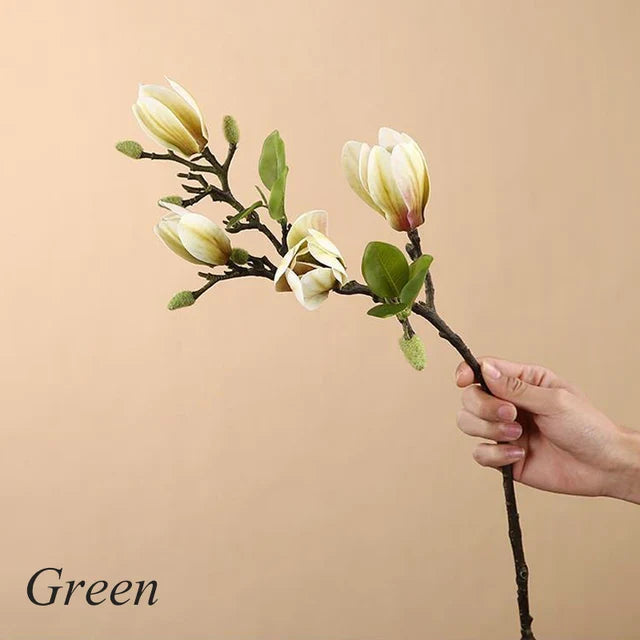 Lebensechte künstliche Magnolienzweige