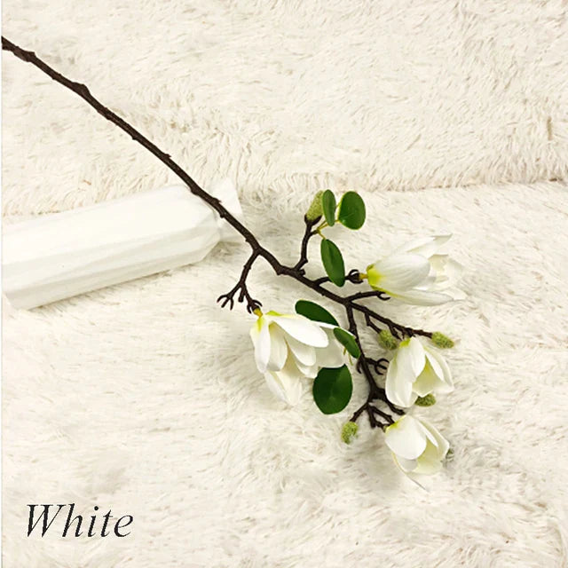 Lebensechte künstliche Magnolienzweige