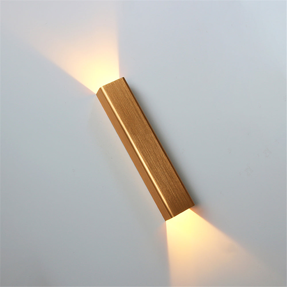 Frendorf | BeamLuxe – Schlanke Outdoor-Lampe für zeitgenössische Räume