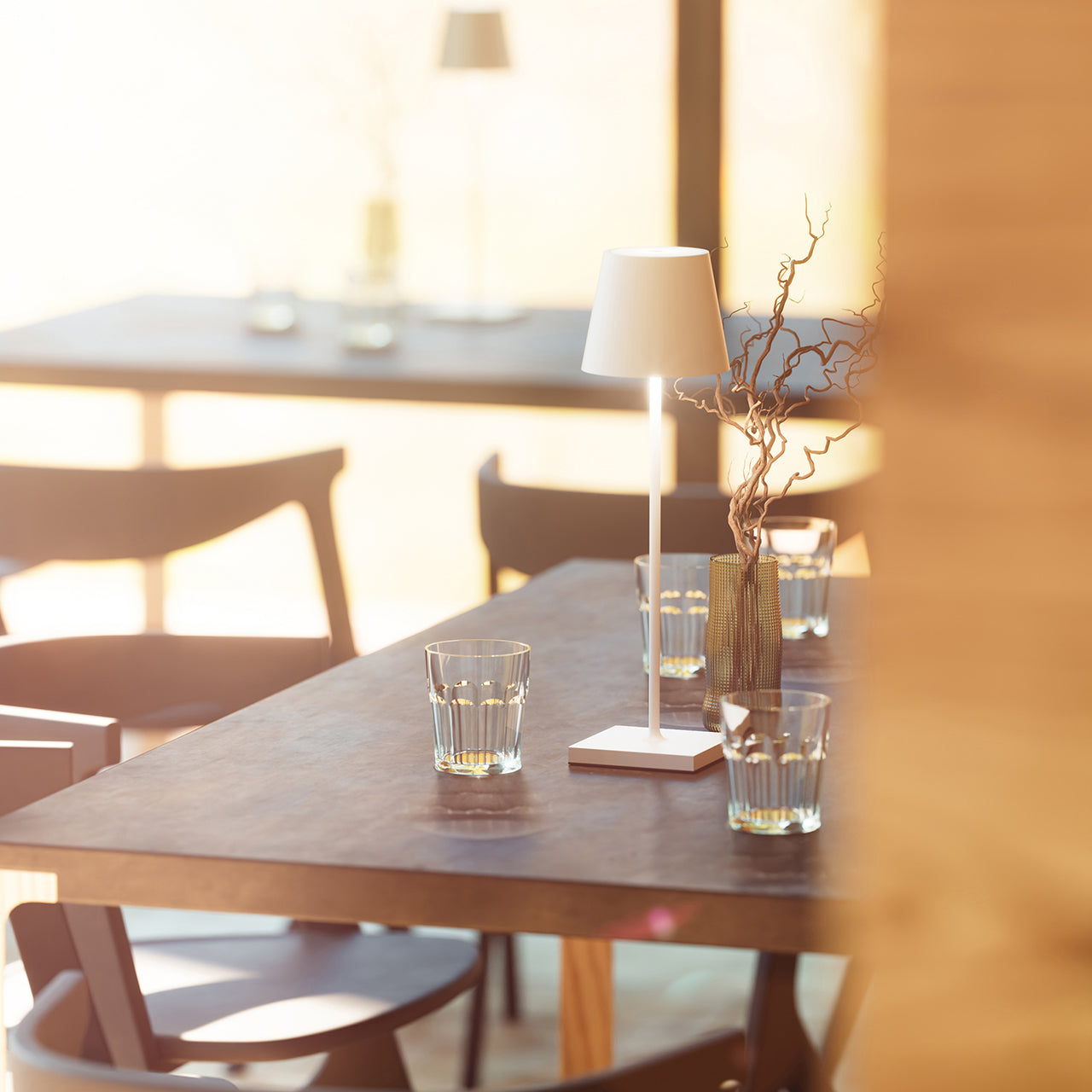 Frendorf | AuraLuxe | Dimmbare hohe Tischlampe