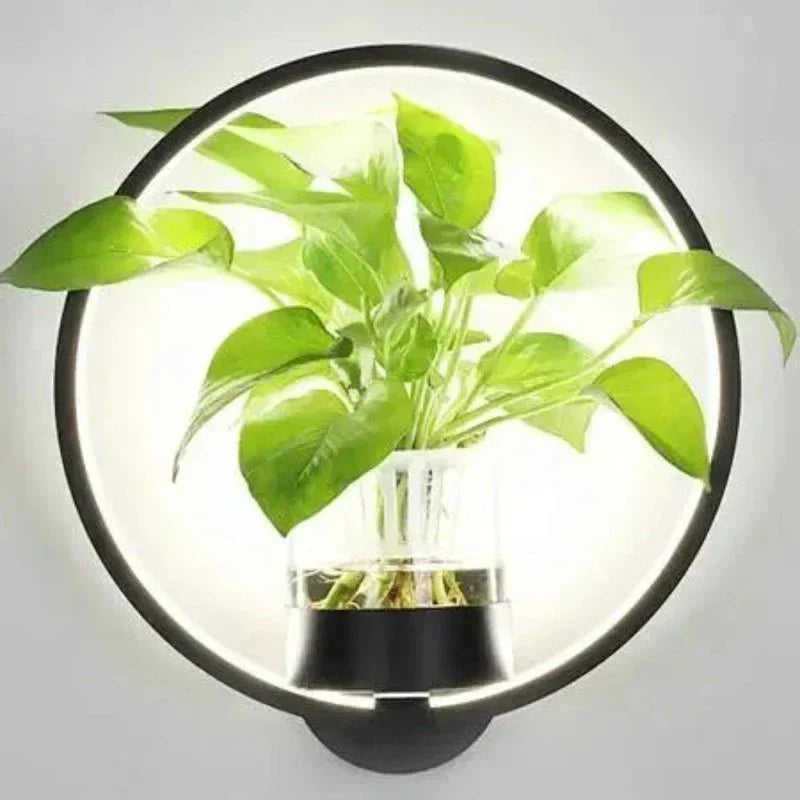 Moderne Wandlampe mit Pflanzenhalter – Stimmungslicht für eine grüne Note