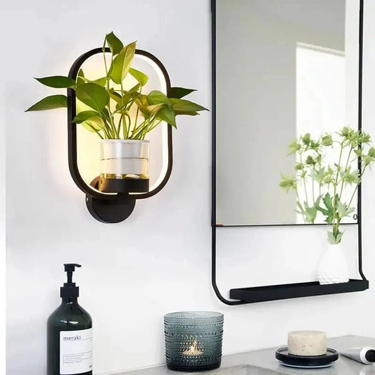 Moderne Wandlampe mit Pflanzenhalter – Stimmungslicht für eine grüne Note