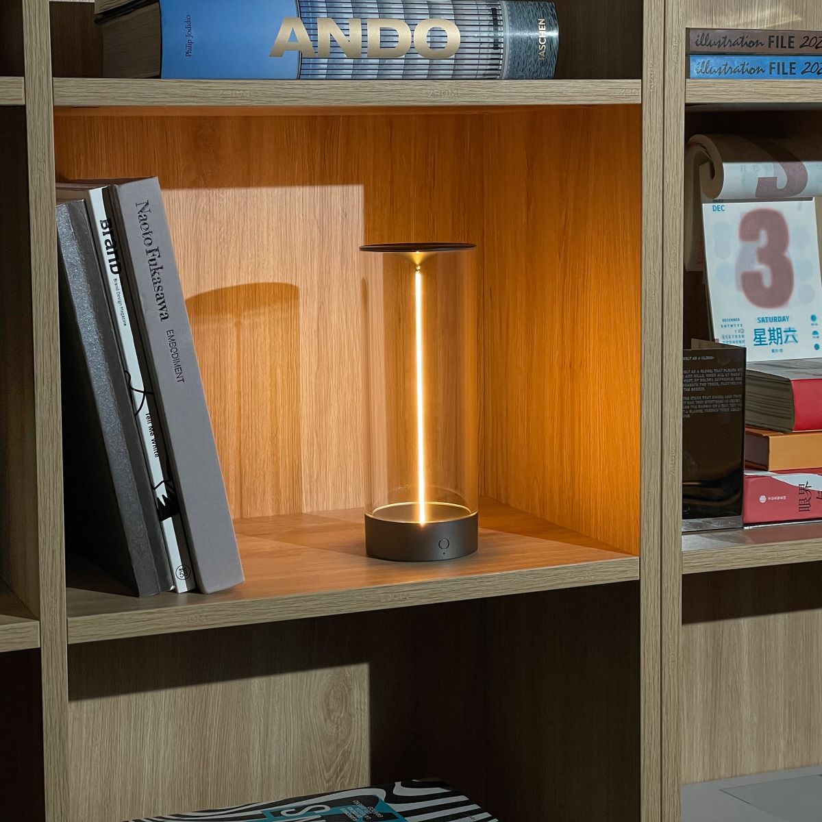 GlowBright | Tragbare LED-Lampe mit Kabellosem Design