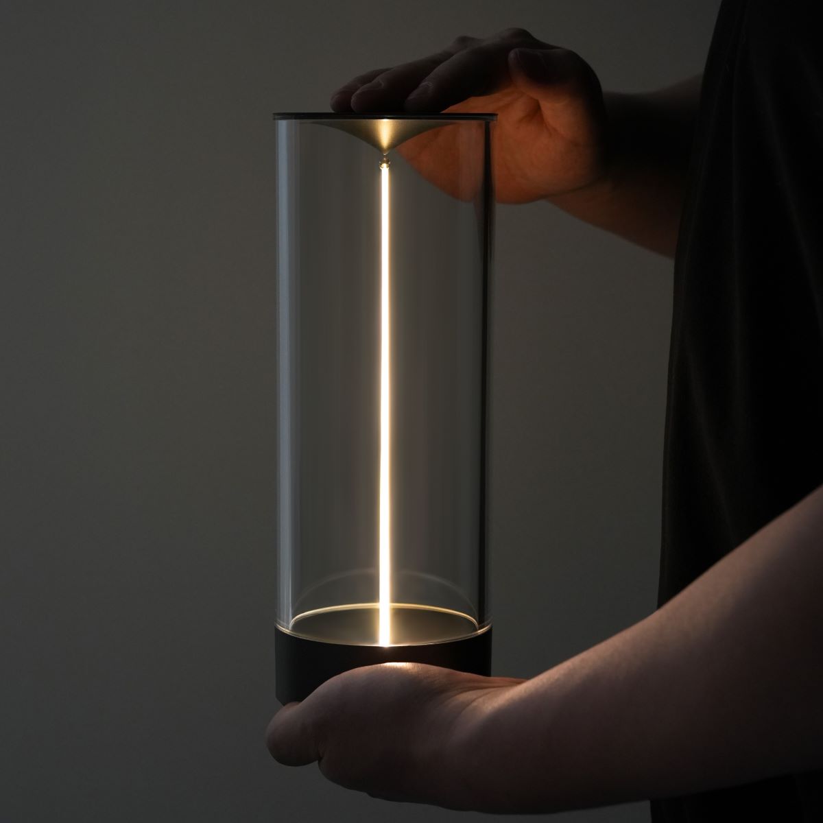 GlowBright | Tragbare LED-Lampe mit Kabellosem Design