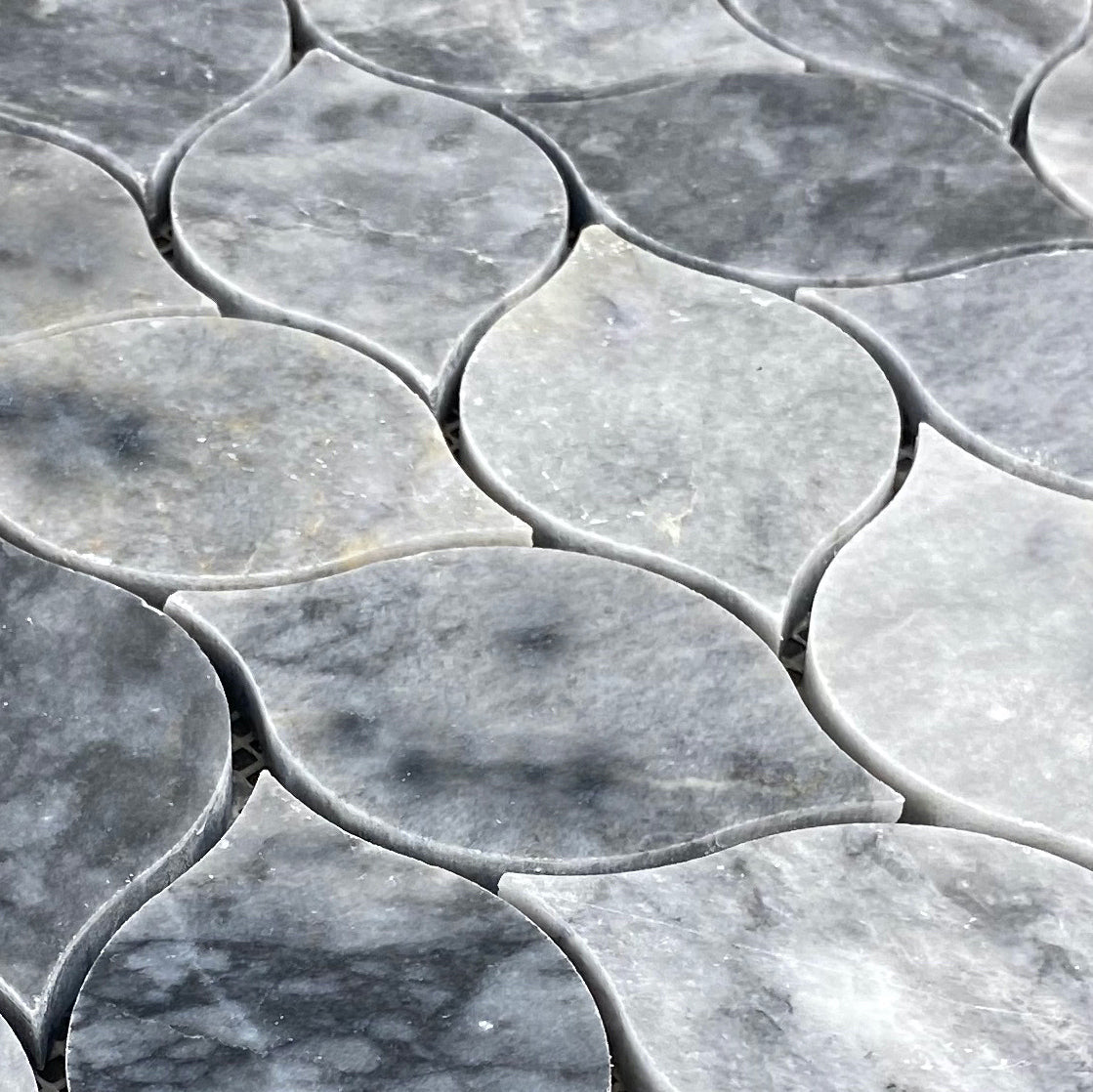 Luna Sky Marmor Blatt auf 12" x 12" Netzmosaikfliese - Belair Kollektion