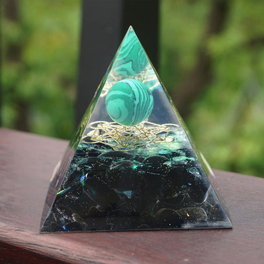 #242 - Handgefertigte Orgonitpyramide „ERDE & FEUER VIBRANCY“ aus Malachit und Obsidian
