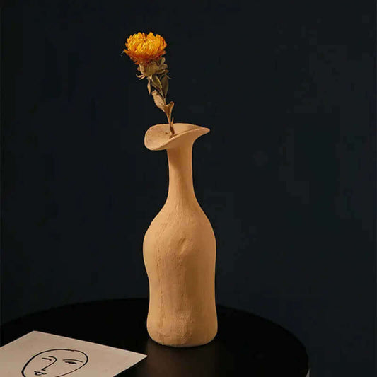 Minimalistische Morandi-farbige Vasen