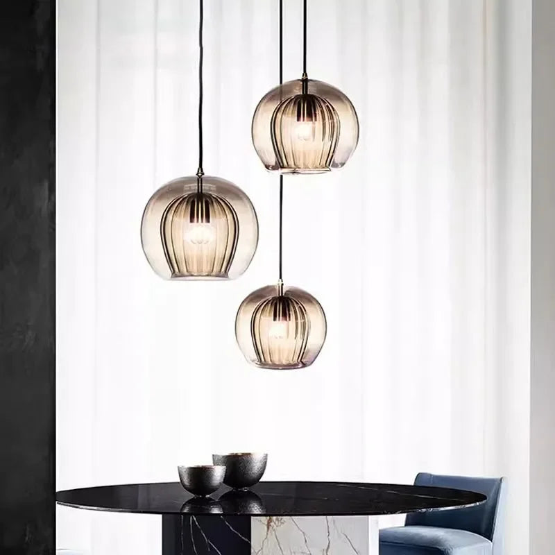 Pendelleuchte aus modernem Glas für einen eleganten Look