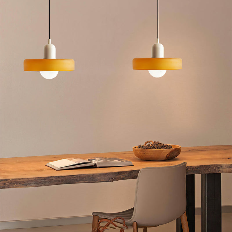 Frendorf |  Pendelleuchte aus farbigem Glas | Elegante Hängeleuchte im Bauhaus-Stil | Designlampe für Wohnzimmer & Esszimmer