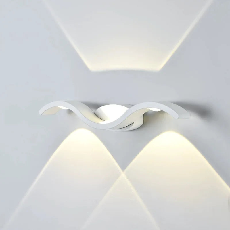 LumiWave | Elegante LED Wandleuchte für stilvolle Außenbereiche