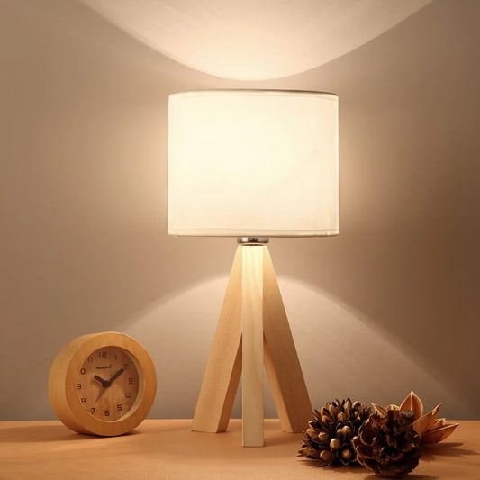 EcoLight – Tischlampe aus Holz mit modernem Design