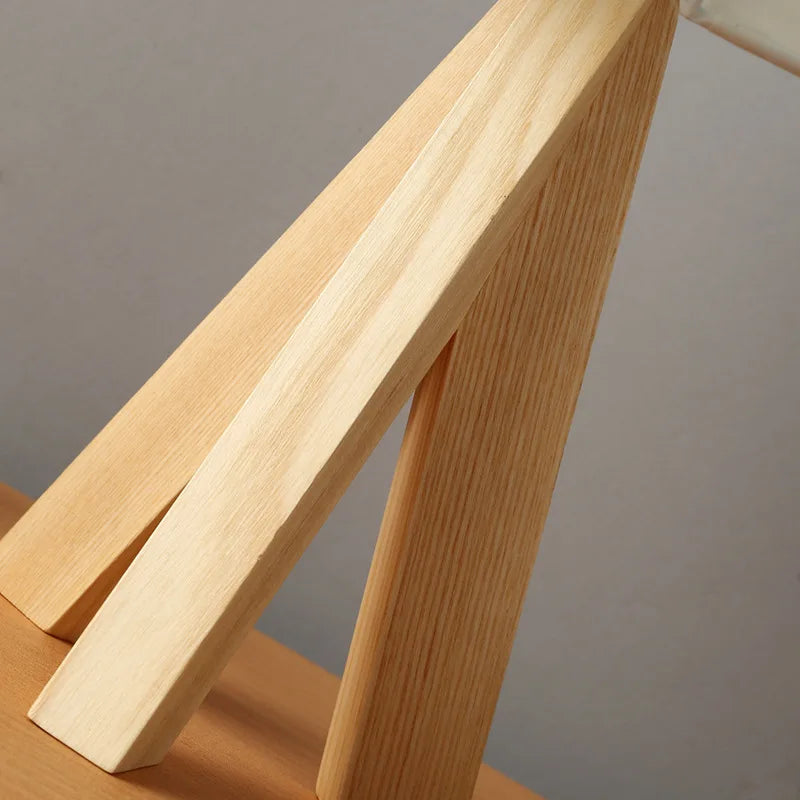 EcoLight – Tischlampe aus Holz mit modernem Design