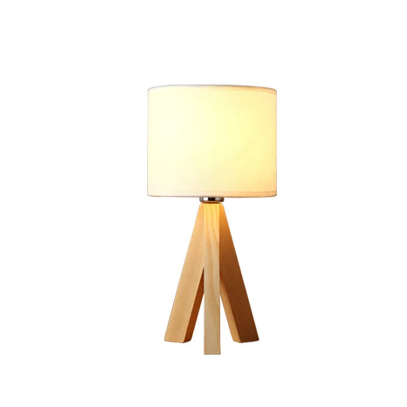 EcoLight – Tischlampe aus Holz mit modernem Design