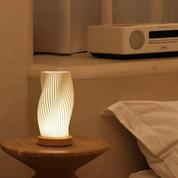 USB-Driven & Elegante Wellen-Design Tischlampe | WaveGlow