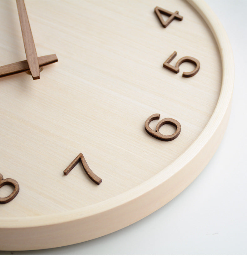Analoge Holzwanduhr rund für das Zuhause