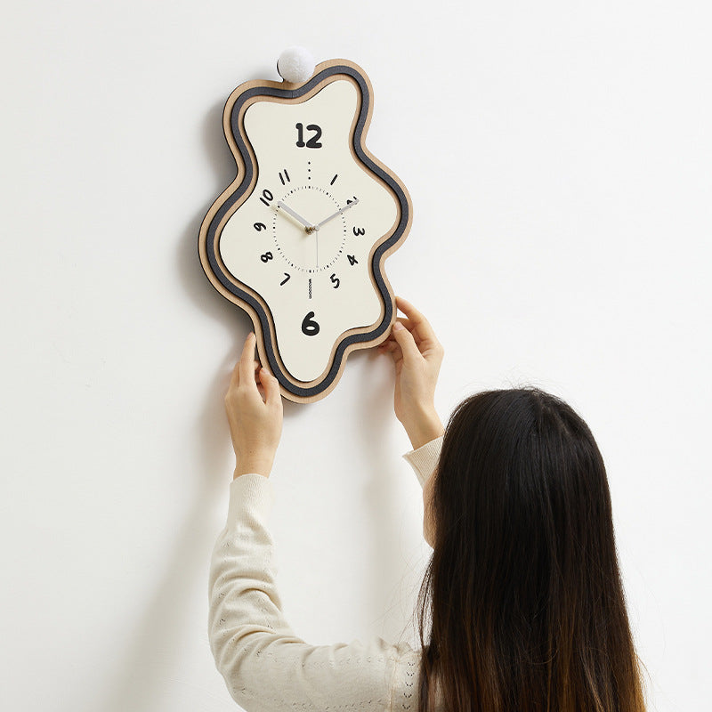 Kreative unregelmäßige Wanddekoration Silent Clock