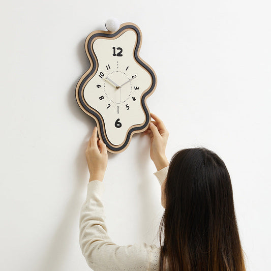 Kreative unregelmäßige Wanddekoration Silent Clock