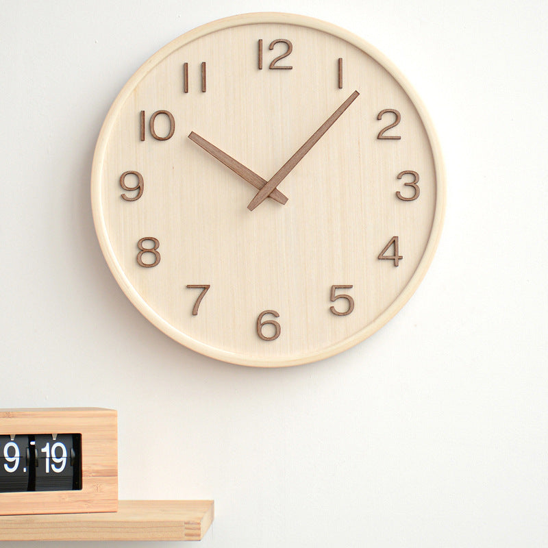 Analoge Holzwanduhr rund für das Zuhause